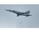 Des bombardiers russes détruisent six grands entrepôts de Daech en Syrie (Vidéo)