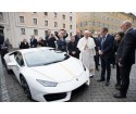Le pape François vend sa Lamborgini 715.000 euros aux enchères